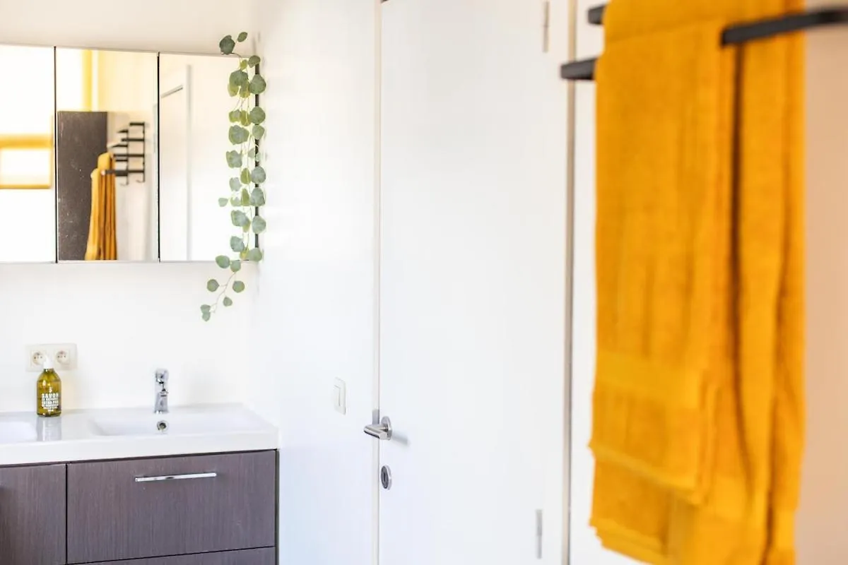 Chic 3Br Apartment Near Antwerpen-Centraal Station