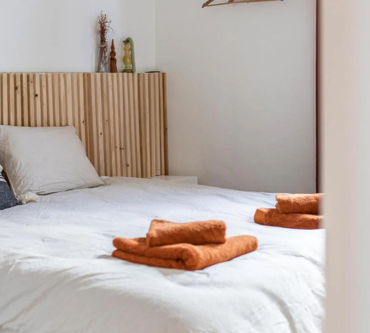 Chic 3Br Apartment Near Antwerpen-Centraal Station