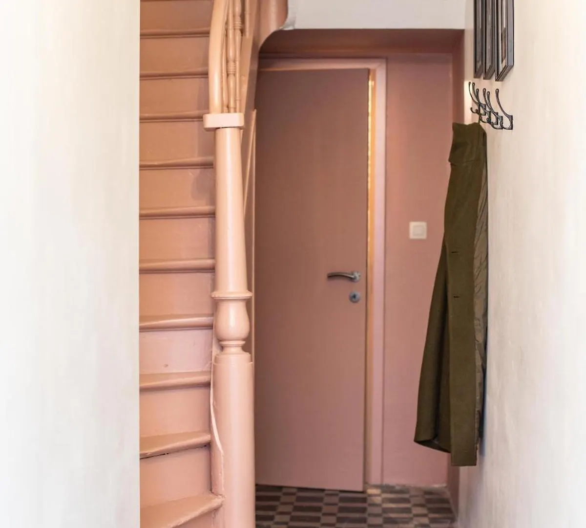 Chic 3Br Apartment Near Antwerpen-Centraal Station Antwerp